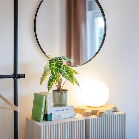 Neu: 100m² - Ideal Fuer Familien/geschaeftsr. - Hbf Apartment