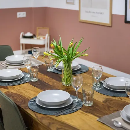 Neu: 100m² - Ideal Fuer Familien/geschaeftsr. - Hbf *