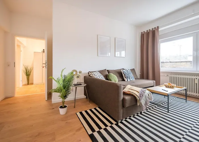 Neu: 100m² - Ideal Fuer Familien/geschaeftsr. - Hbf 아파트 *