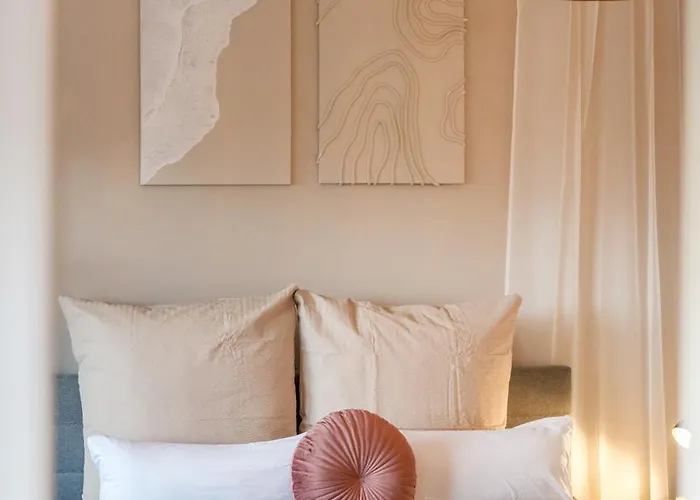 Neu: 100m² - Ideal Fuer Familien/geschaeftsr. - Hbf 아파트